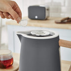 Swan Nordic Frühstücksset, Wasserkocher, 1,7 l, 2200 W, Breitschlitz-Toaster, 2 Scheiben, digitale Mikrowelle 20 l, modernes Design, Holzoptik, grau