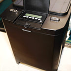 JBL Futterautomat für Koi und andere Teichfische, PROPOND AUTOFOOD, Wetterfest, Solar, 37,5 x 37,5 x 46,2 cm, schwarz