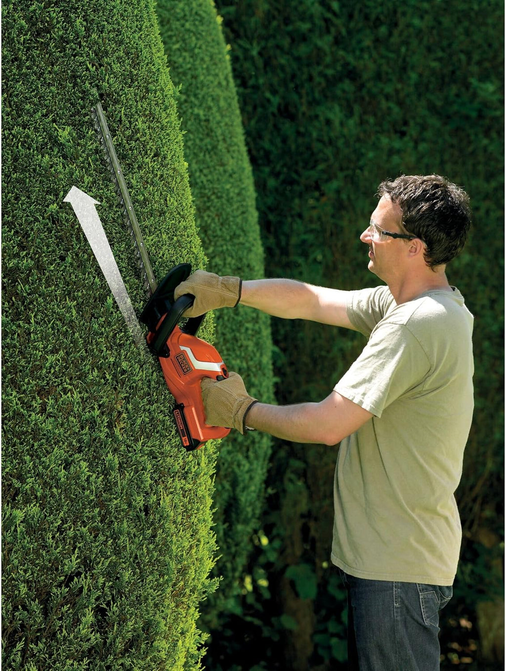 Black+Decker 18 V Akku Heckenschere GTC1845L20 (mit E-Drive Technologie zum Schneiden Harter & Dicker ste sowie mittlerer bis groer Hecken – 18mm Schnittstrke – 18V – 2,6kg leicht)