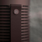 Bang & Olufsen Beosound Explore – Kabelloser tragbarer Bluetooth Outdoor-, Heim- und Reise, 27 Stunden Akkulaufzeit, wasserdichter 360° Lautsprecher + USB-C Ladekabel - Schwarz Anthracite