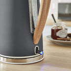 Swan Nordic Frühstücksset, Wasserkocher, 1,7 l, 2200 W, Breitschlitz-Toaster, 2 Scheiben, digitale Mikrowelle 20 l, modernes Design, Holzoptik, grau