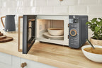Swan Nordic SM22036WHTN Digitale Mikrowelle, Griff in Holzoptik, Gehäuse mit weicher Haptik und matter Oberfläche, 800 W, Baumwollweiß