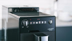Melitta Latticia OT - Kaffeevollautomat mit Milchsystem, Kaffeemaschine mit Mahlwerk für z. B. Kaffee oder Cappuccino, silber/schwarz