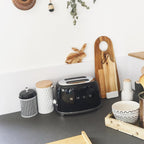 Smeg, 2x2 TSF01CREU -Toaster, 2 Schlitze für 2 Scheiben, 6 Vergoldungsniveaus, Heizfunktion, Abtau- und Bagel- Funktion, Sammelschublade, 950W, Creme