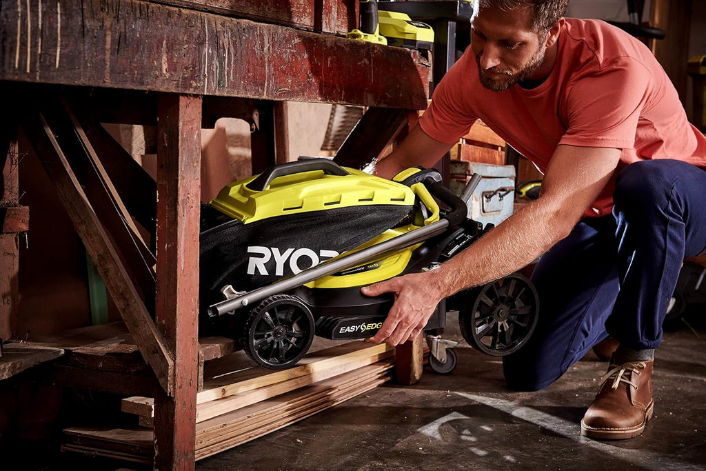 RYOBI 18 V ONE+ Akku-Rasenmäher RLM18X33B40 (Schnittbreite 33 cm, 5-fache Höhenverstellung 25-65 mm, zusammenklappbares Griffgestänge, inkl. Mulchkeil, 35l Grasfangsack, 4,0Ah Akku & Ladegerät)