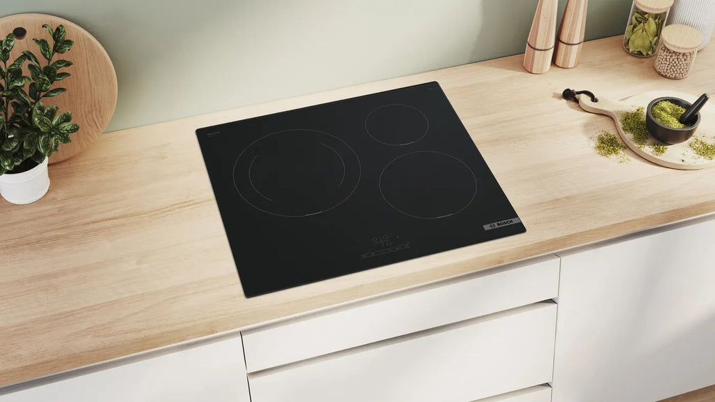 Brandt - BPI6413BM - Plaque Induction et Gaz - Table de Cuisson - Noir - 4 Foyers - 3400W Electrique et 4600 Gaz - Dimensions Encastrement : 56x49cm - 9 Positions par Foyer - Fabriqué en France